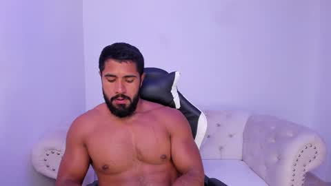 Snapshot of santiago_huntt chatting on October 14, 2:40 pm santiago_huntt online show from October 14, 2:40 pm