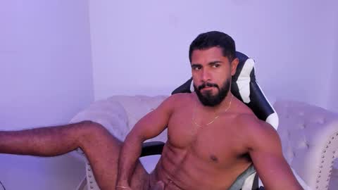 santiago_huntt online show from November 15, 1:18 pm