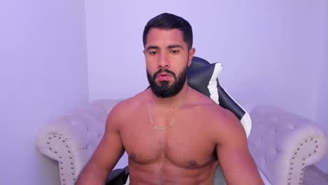 santiago_huntt online show from December 15, 1:37 pm