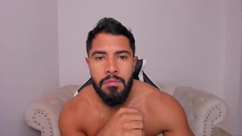 santiago_huntt online show from January 12, 12:32 pm