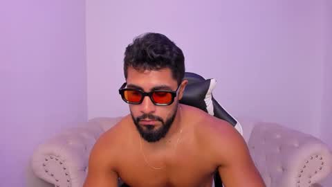 santiago_huntt online show from March 14, 1:27 pm