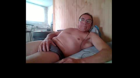santiago_n online show from June 10, 7:02 pm