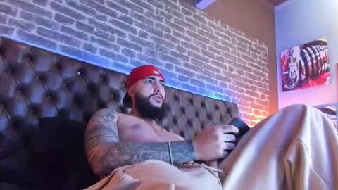 Santiago Hincapiie online show from March 8, 4:27 am