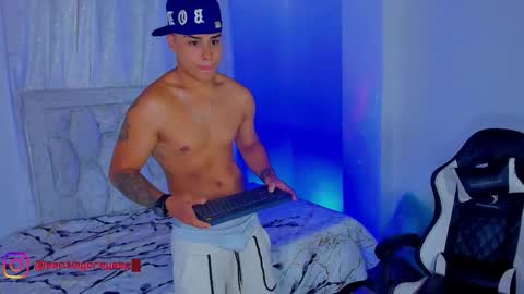 Snapshot of santiagoreyesft chatting on January 13, 12:05 am Santi Reyes online show from January 13, 12:05 am