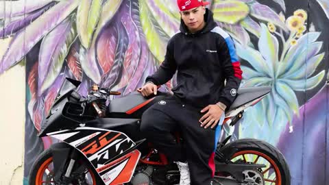 Snapshot of santiagoreyesft chatting on February 3, 4:10 am Santi Reyes online show from February 3, 4:10 am