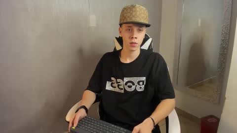 Snapshot of santiceballo chatting on November 3, 11:33 am Julius Novachrono online show from November 3, 11:33 am