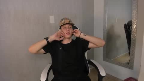 Snapshot of santiceballo chatting on November 4, 7:35 pm Julius Novachrono online show from November 4, 7:35 pm