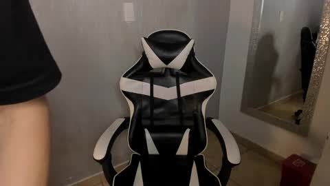 Snapshot of santiceballo chatting on November 5, 7:47 pm Julius Novachrono online show from November 5, 7:47 pm