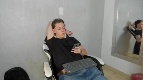 Snapshot of santiceballo chatting on November 7, 7:58 pm Julius Novachrono online show from November 7, 7:58 pm