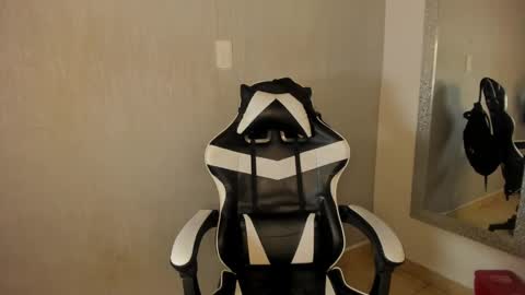 Snapshot of santiceballo chatting on November 12, 7:35 pm Julius Novachrono online show from November 12, 7:35 pm