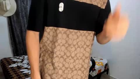 Snapshot of santiceballo chatting on December 5, 1:20 pm Julius Novachrono online show from December 5, 1:20 pm