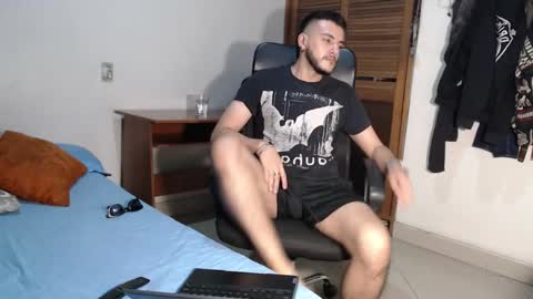 Snapshot of santiexxx chatting on October 20, 3:29 am santiexxx online show from October 20, 3:29 am