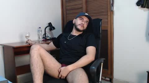 Snapshot of santiexxx chatting on October 25, 4:42 am santiexxx online show from October 25, 4:42 am