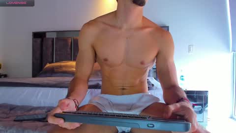 Snapshot of santin_seans chatting on December 24, 7:22 pm Santiago Seans online show from December 24, 7:22 pm