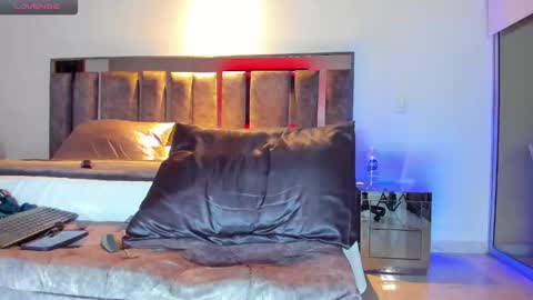 Snapshot of santin_seans chatting on December 30, 3:47 am Santiago Seans online show from December 30, 3:47 am