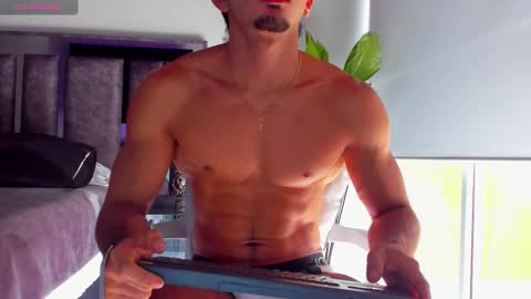 Snapshot of santin_seans chatting on November 19, 1:44 pm Santiago Seans online show from November 19, 1:44 pm