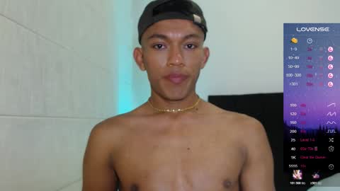 santi online show from December 3, 1:24 am