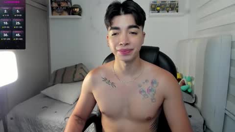 Mr. Santiago online show from November 13, 1:32 pm