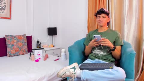 Santiago Carrington online show from January 9, 8:55 pm