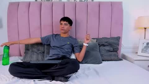 Santiago Carrington online show from March 9, 8:02 pm