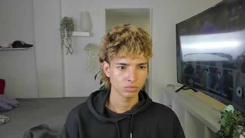 kitty online show from November 6, 2:01 am