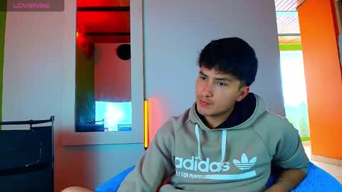 Snapshot of santyago_taylor chatting on November 26, 7:04 pm Santyago online show from November 26, 7:04 pm