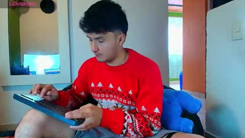 Snapshot of santyago_taylor chatting on December 4, 7:00 pm Santyago online show from December 4, 7:00 pm
