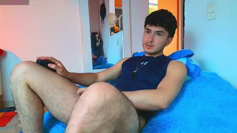 Snapshot of santyago_taylor chatting on March 4, 6:36 pm Santyago online show from March 4, 6:36 pm