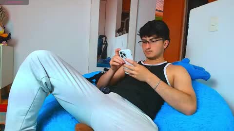 Snapshot of santyago_taylor chatting on March 25, 6:58 pm Santyago online show from March 25, 6:58 pm