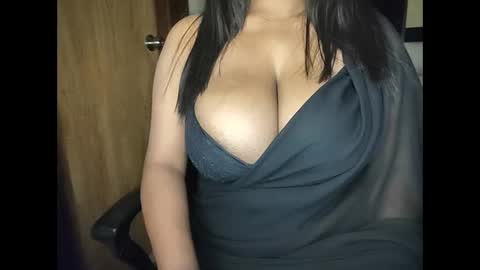 Snapshot of sanvi13 chatting on January 27, 6:52 pm sanvi13 online show from January 27, 6:52 pm