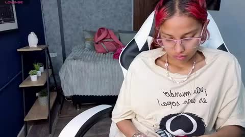 Snapshot of saphiire_ chatting on June 18, 2:10 pm saphi online show from June 18, 2:10 pm