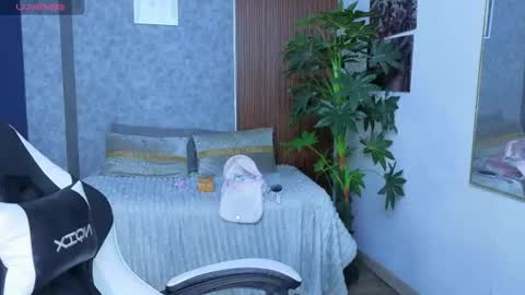 Snapshot of saphiire_ chatting on July 12, 3:14 pm saphi online show from July 12, 3:14 pm