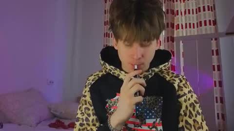 sapph1res online show from March 18, 1:36 pm