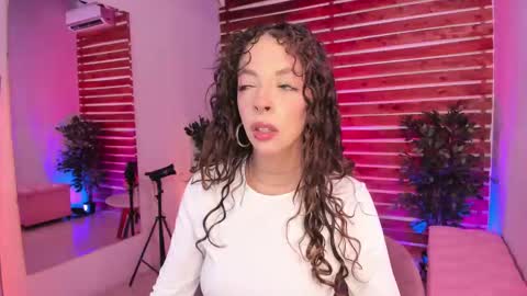 Snapshot of sapphire_venus chatting on October 6, 12:52 am Valerin online show from October 6, 12:52 am