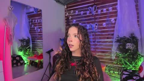 Snapshot of sapphire_venus chatting on October 19, 2:12 am Valerin online show from October 19, 2:12 am