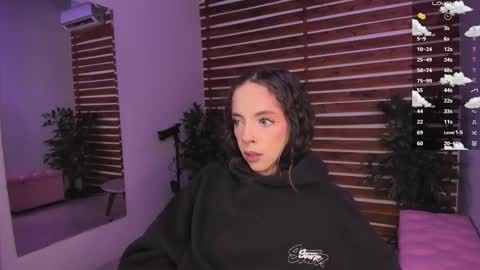 Snapshot of sapphire_venus chatting on November 23, 12:43 am Valerin online show from November 23, 12:43 am