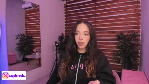 Snapshot of sapphire_venus chatting on November 27, 2:13 am Valerin online show from November 27, 2:13 am