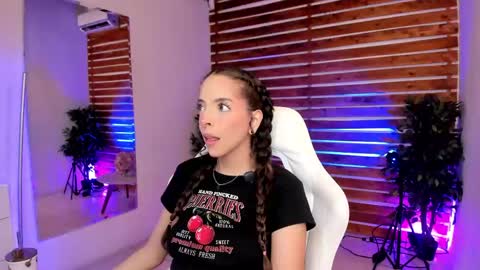 Snapshot of sapphire_venus chatting on May 17, 1:14 am Valerin online show from May 17, 1:14 am