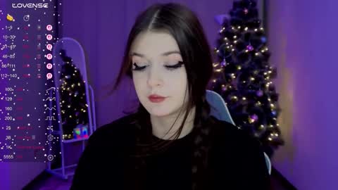 Snapshot of sapphiresiren_ chatting on December 18, 5:41 pm Ulyana online show from December 18, 5:41 pm