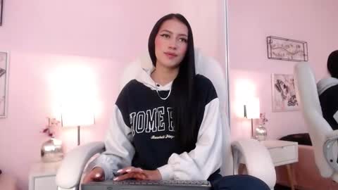 Snapshot of sara17_ chatting on November 6, 4:13 am Sara online show from November 6, 4:13 am