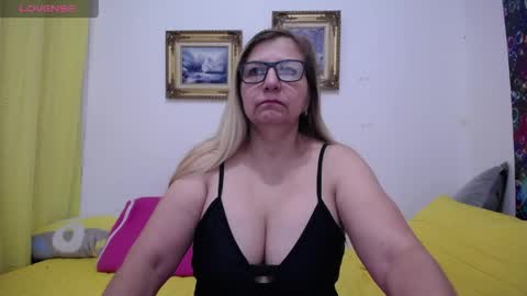 Snapshot of sara211 chatting on May 4, 1:29 pm sara online show from May 4, 1:29 pm