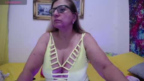 Snapshot of sara211 chatting on May 20, 2:51 am sara online show from May 20, 2:51 am