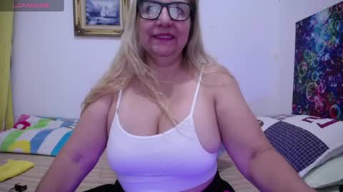 Snapshot of sara211 chatting on June 13, 12:41 am sara online show from June 13, 12:41 am