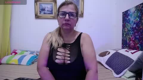 Snapshot of sara211 chatting on June 14, 2:24 am sara online show from June 14, 2:24 am