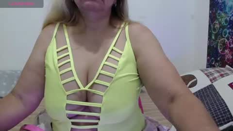 Snapshot of sara211 chatting on June 26, 3:05 pm sara online show from June 26, 3:05 pm