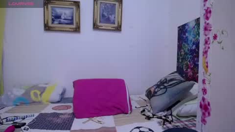 Snapshot of sara211 chatting on July 25, 3:09 pm sara online show from July 25, 3:09 pm