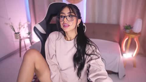 Sara  online show from February 3, 6:07 pm