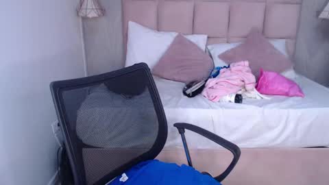 Snapshot of sara_angeelss chatting on May 27, 5:37 am Sara... online show from May 27, 5:37 am
