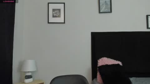 sara_b11 online show from July 12, 5:59 pm