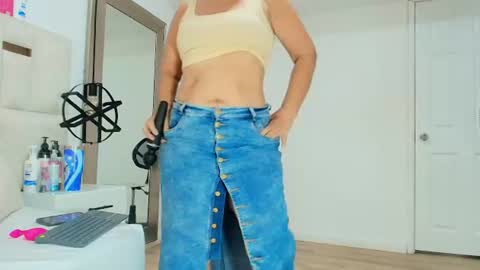 sara online show from June 26, 8:02 pm